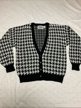 Vintage 90’s Explosive Saturdays Houndstooth Knit Cardigan. Size L